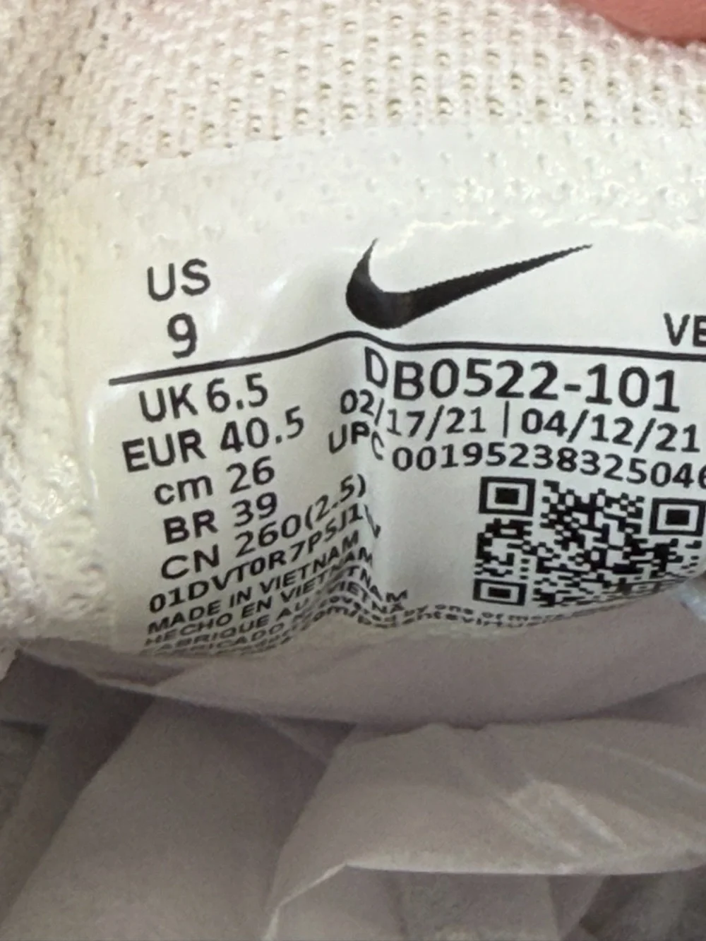 Nike Wmns Renew Serenity Run 'White Magic Ember' gym running streetwear